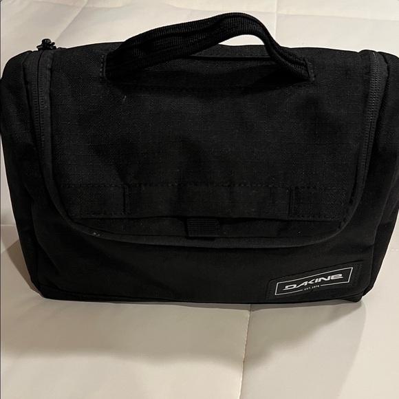 Dakine Medium Toiletry Bag - Picture 1 of 9